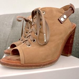 Rag & Bone 👢🤎👢
Adorable Suede Printed Lace-Up Boots
Size: 5.5 / IT 35.5